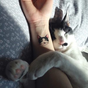 Cat-hugging-tattoo-620x620